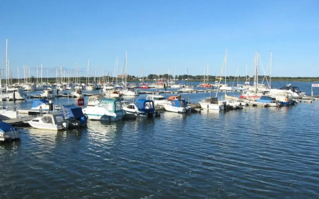 Hausboot in Kroeslin am Bodden