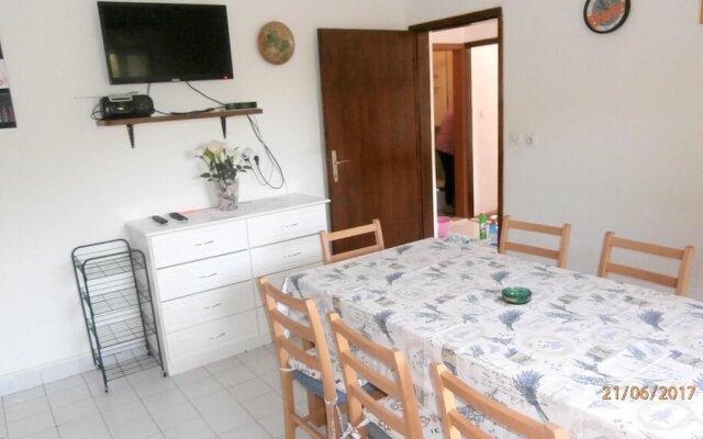 Apartment With 3 Bedrooms in Gdinj, With Enclosed Garden - 50 m From t