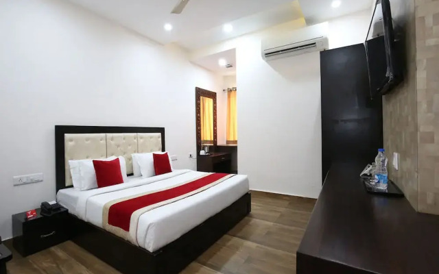 OYO 10027 Hotel Red Petal