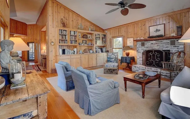 151 Easy Breezy 4 Br Home by RedAwning