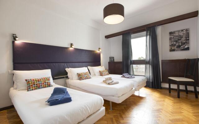 Lvpremier Clerigos RE2 Space Lift AC Balcony