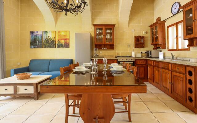 Superb Maltese Farmhouse with Private Pool