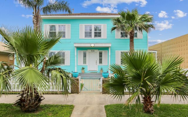 The Turquoise Turtle 4 Bedroom Home