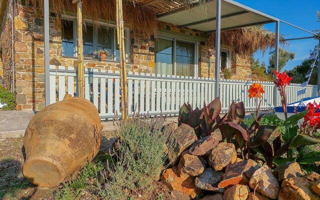 Charming 1-bed House in Stafylos