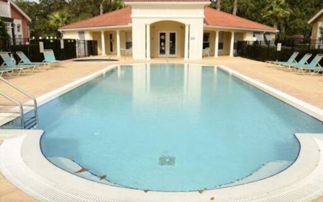 952lb 3 Bedroom Townhouse