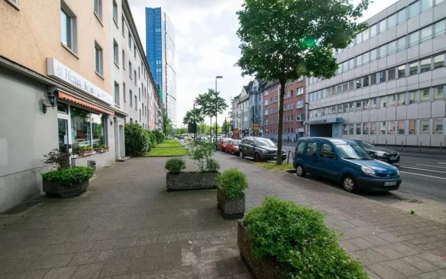 Tolstov-Hotels Large Apartment