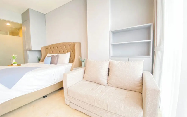 Minimalist and Cozy Studio at Apartment Art Deco