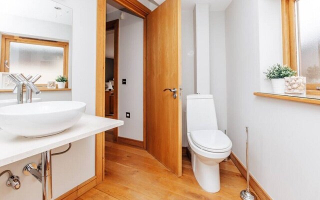 The Herringbone - 3 Bed With Parking Pet Friendly