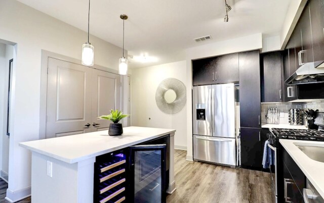 Rooftop Pool with Views-King Beds-Parking 1123