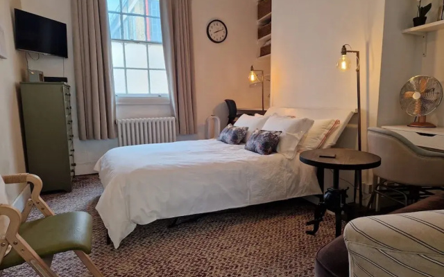 Charming 1-wall Bed Comfortable Studio in Nwlondon