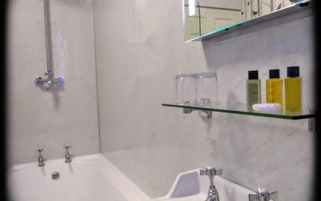 Bluebird Lodge and Waterhead Apartment