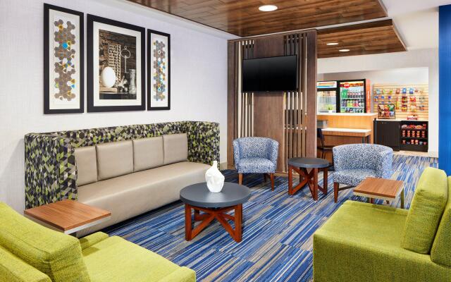 Holiday Inn Express & Suites Salem by IHG