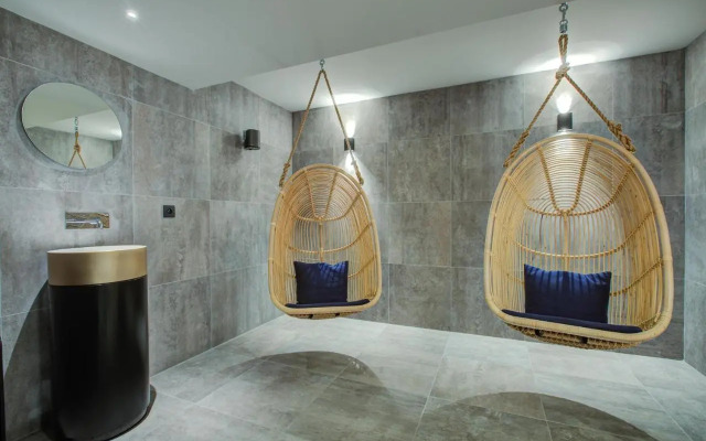Thedrus luxury apt, swimming pool, SPA & more