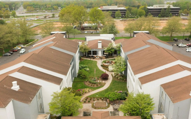 Courtyard by Marriott Lincroft Red Bank