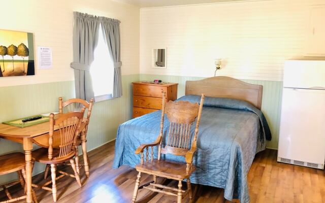 Green Gables Bungalow Court