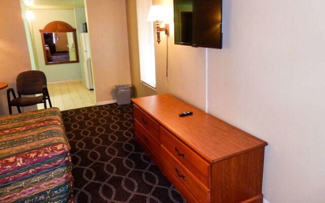 Red Roof PLUS+ & Suites Virginia Beach – Seaside