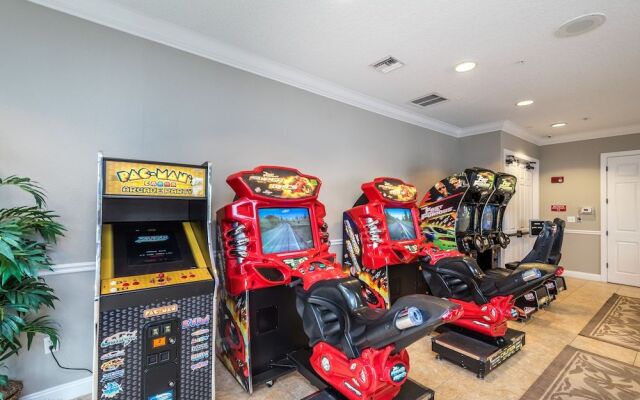 Altavista Lakeview 3 Bedroom Condo by RedAwning