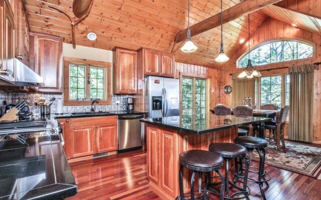 The Log Lodge - 4 Br Home