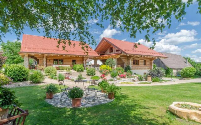 Heumann_s Blockhaeuser am Wald