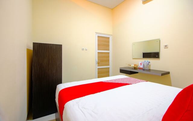 OYO 2010 Dalem Jongke Homestay