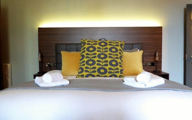 The Broderick at Claremont Apartments