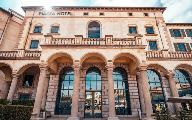 Piazza Hotel Montecasino