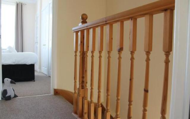 Number 6 Braeside Mews