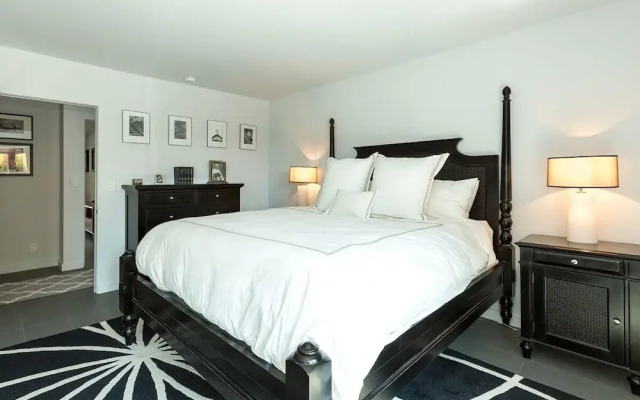 Tranquilo 3 Bedroom Home by RedAwning