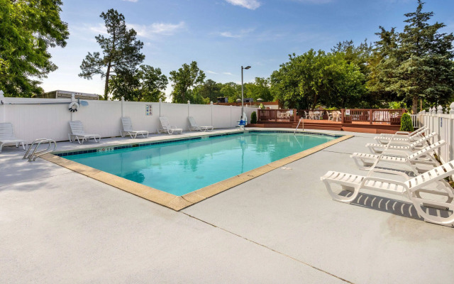 Super 8 by Wyndham Williamsburg/Historic Area