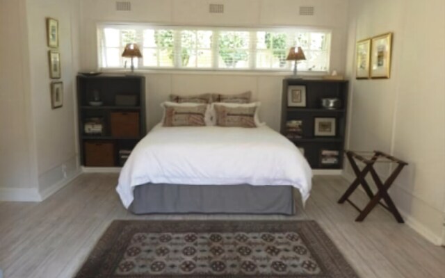 Pin Oaks Bed And Breakfast