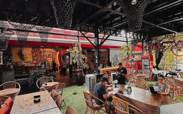 Cafe Moto Hostel