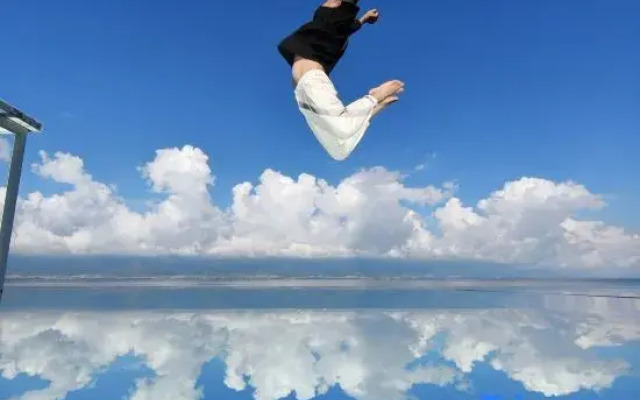 Dali Irvine Boutique Hotel