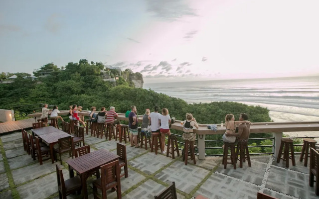 LaBomie Uluwatu