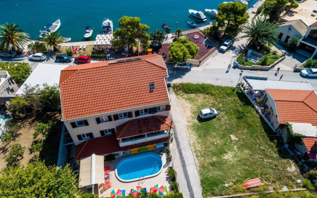 Villa Leona V1