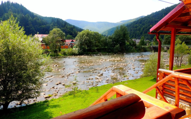 "Обійми гір"Котеджі