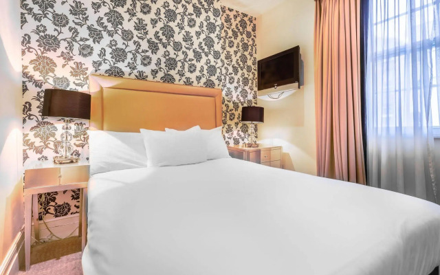 Tophams Hotel