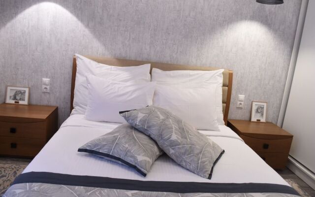 Alpinia Deluxe Apt Must
