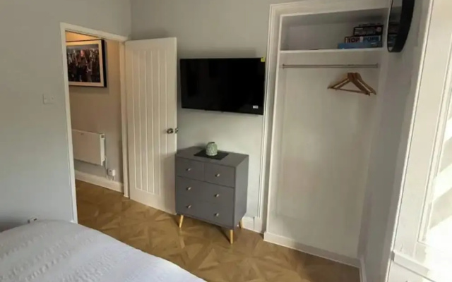 Cosy Perth Apartment - City Comforts