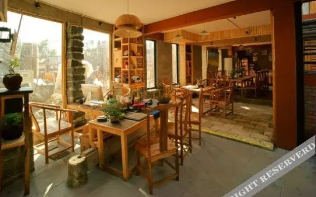 Xiangyu Yangguang Gallery Inn