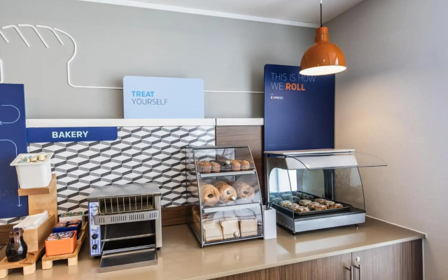 Holiday Inn Express Toronto - North York by IHG