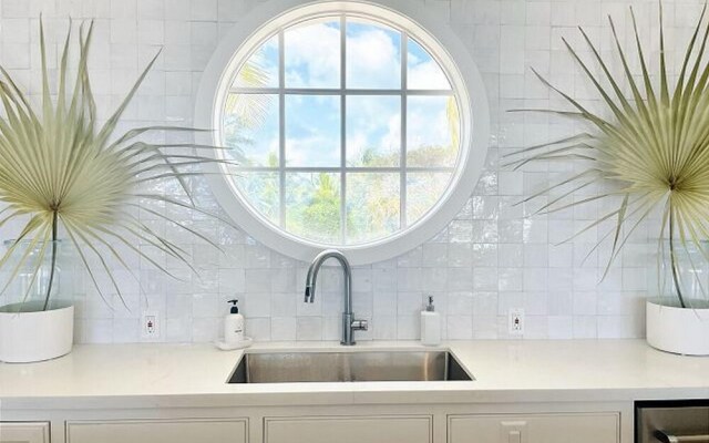 Holiday House by Eleuthera Vacation Rentals