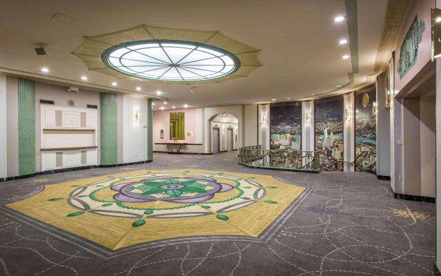 Hilton Cincinnati Netherland Plaza
