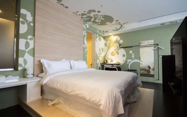 No. 9 Hotel