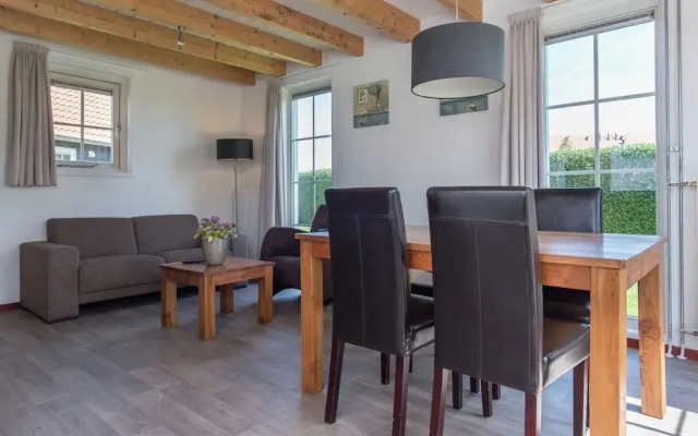 Atmospheric Holiday Home Near the Oosterschelde
