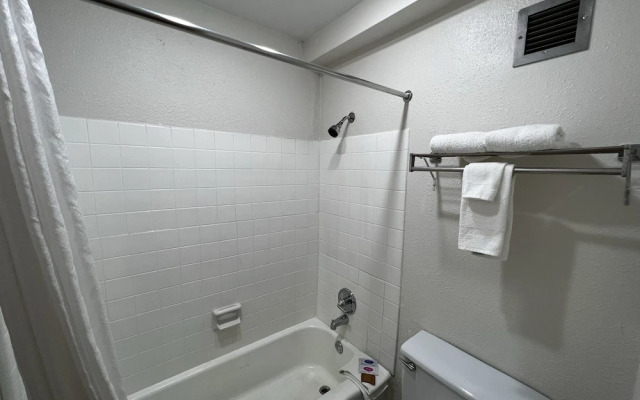 Studio 6 Fort Worth, TX – Downtown East