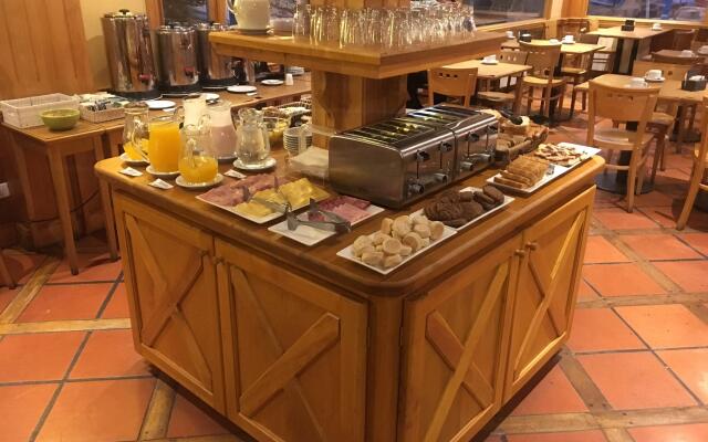 Del Bosque Apart Hotel