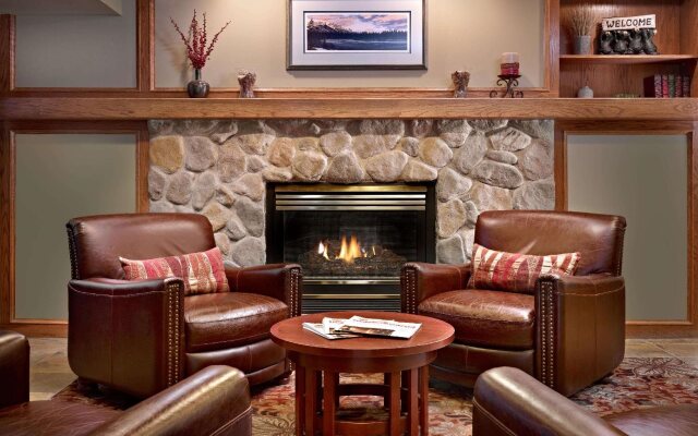 Coast Canmore Hotel & Conference Centre