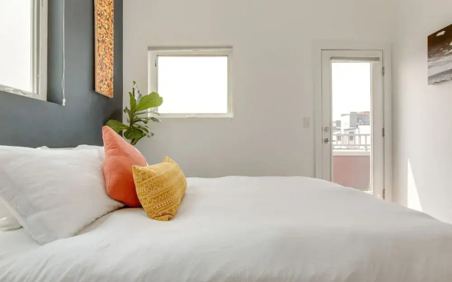 Modern Denver Townhome w/ Rooftop Terrace!