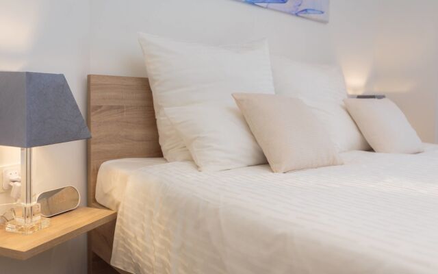 Villa Salt - 10 people, heated pool, Trogir, near beach & Split airport