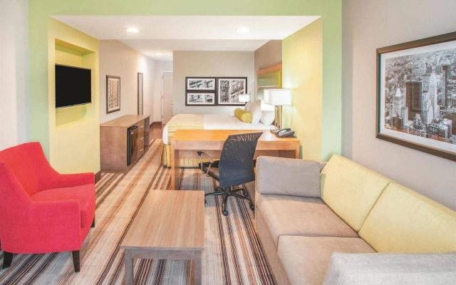 La Quinta Inn & Suites Far Rockaway - JFK Airport